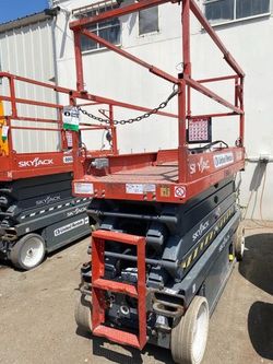26ft Scissor Lift 26’x32”