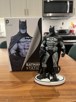 Batman Statue 