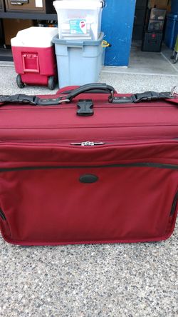 Pathfinder rolling suit case