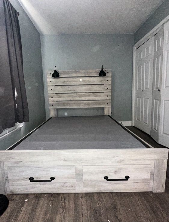 Cambeck Queen Panel Bed with 2 Storage Drawers
