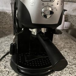 DeLonghi Expresso Machine
