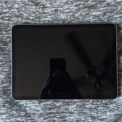 iPad Pro 2022 11inch 128GB GOOD CONDITION 