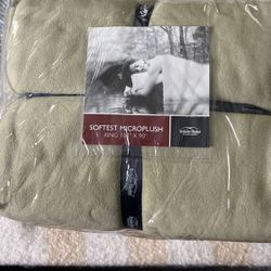 New King Softest Microplush Blanket