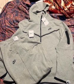 XXL NIKE TECH SWEATSUIT NEW (REAL)