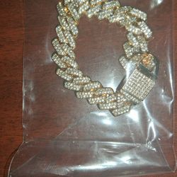 Super Hip-Hop Diamond Studded CubanLink Bracelet 