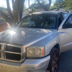 2006 dodge Dakota Q