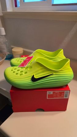 Size 10 nike reactx rejuven8 green strike black volt n nike size L hoodie jacket blk