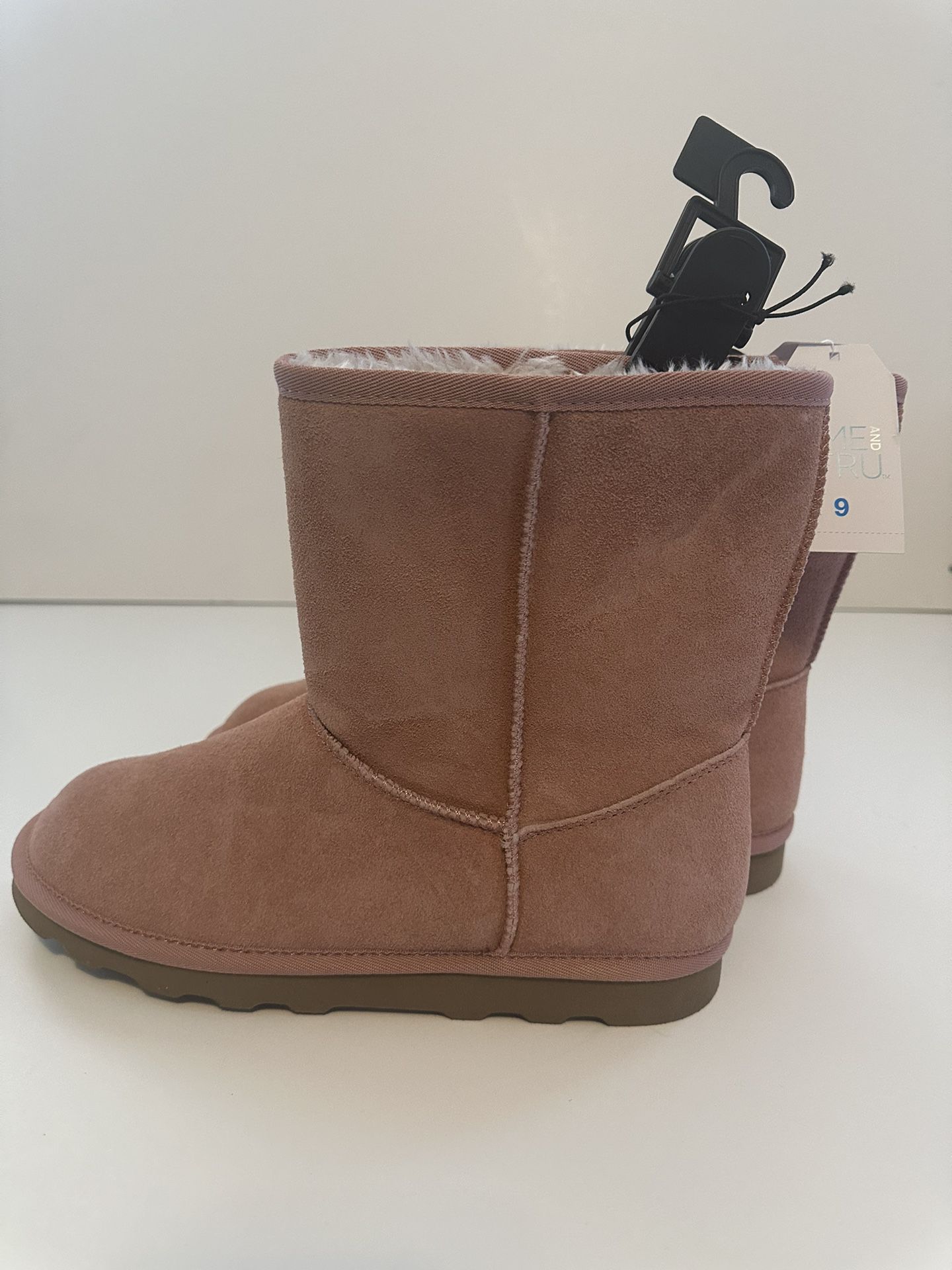 NEW - Women’s Boots Size 9 Pink 