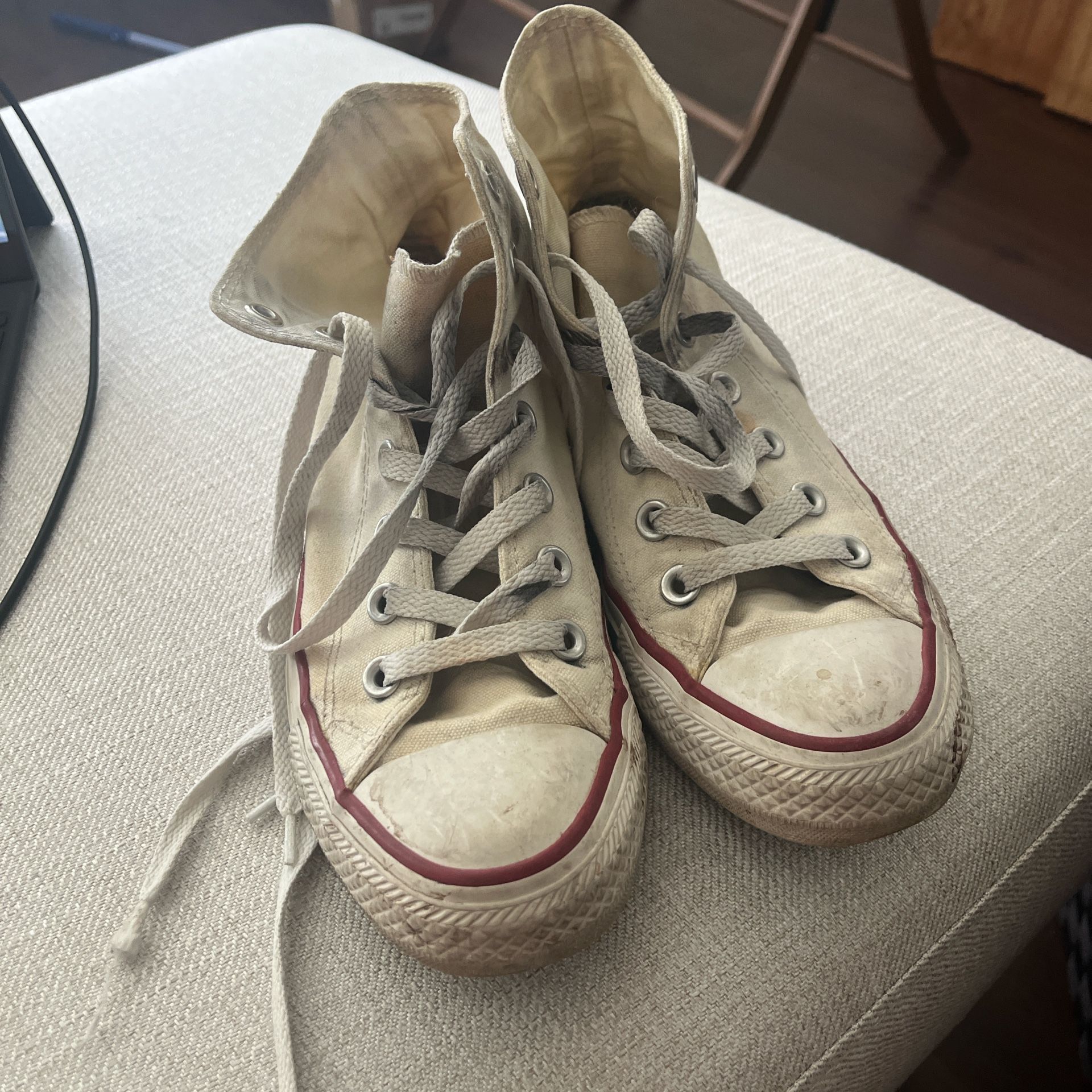 Size 6 Converse 