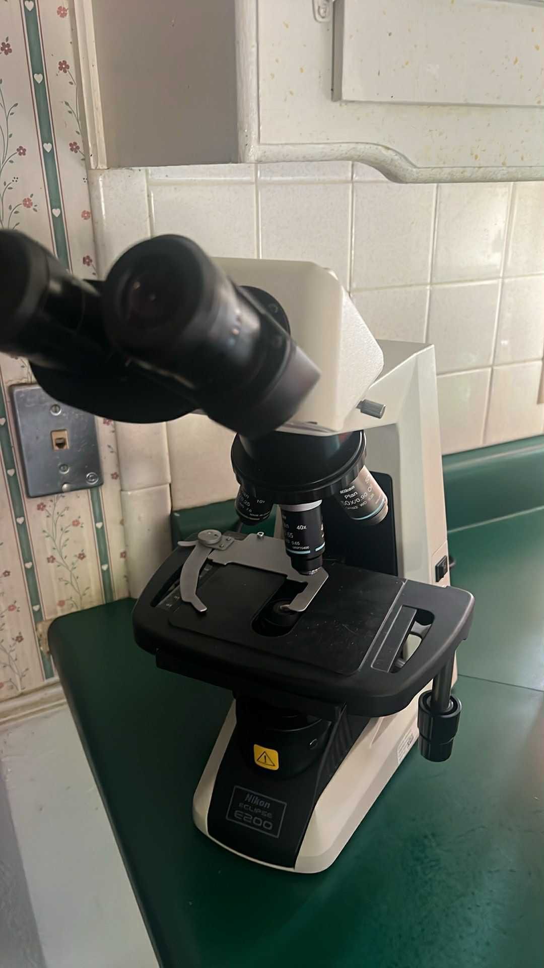 Nikon Microscope E200