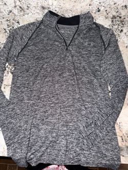 Under Armour women’s large pullover