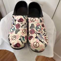 Sanita | White Skull & Rose Professional Heather Clog - Women Size 37