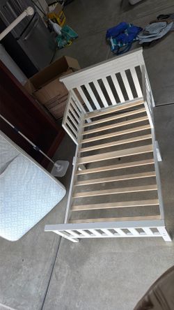 Toddler bed