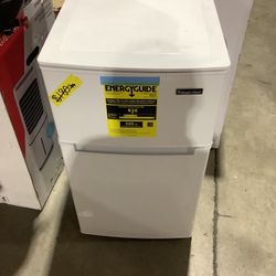 Magic Chef 3.1 cu. ft. Mini Fridge in White