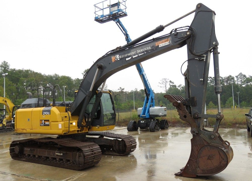 2018 John Deere 210G LC