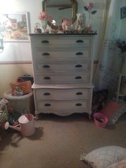 DRESSER