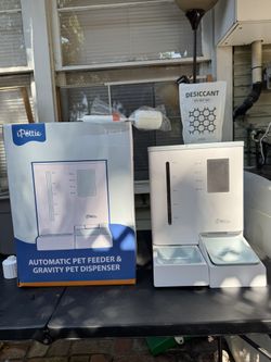IPETTIE automatic Dog And Cat Feeder