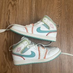 Nike Air Jordan 1 Mid size 2.5Y