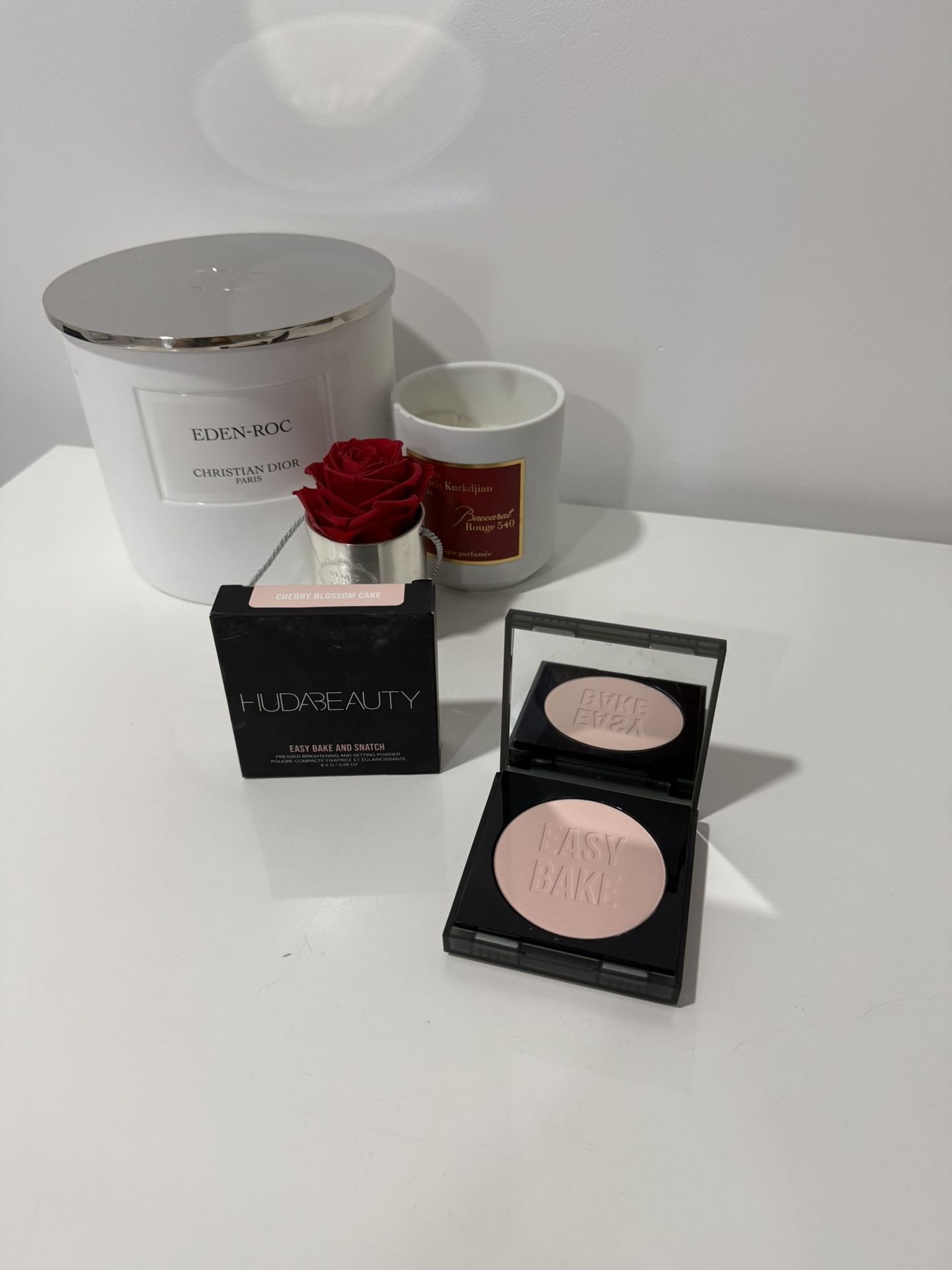 HUDA BEAUTY Easy Bake and Snatch Pressed Talc-Free Brightening and Setting Powder💕