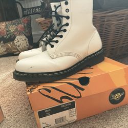 Dr. Martens White Boots Men’s Size 10 US