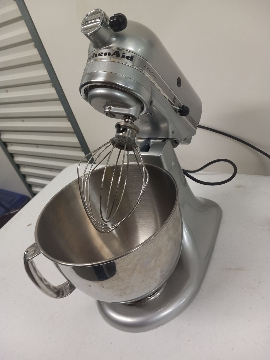 Kitchen Aide Mixer artisan!!! Beautiful