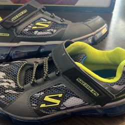 $8 Boys Size 1.5 / 20.5 cm OBO