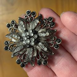 Vintage Starburst Flower Pin with Rhinestones. Like New.