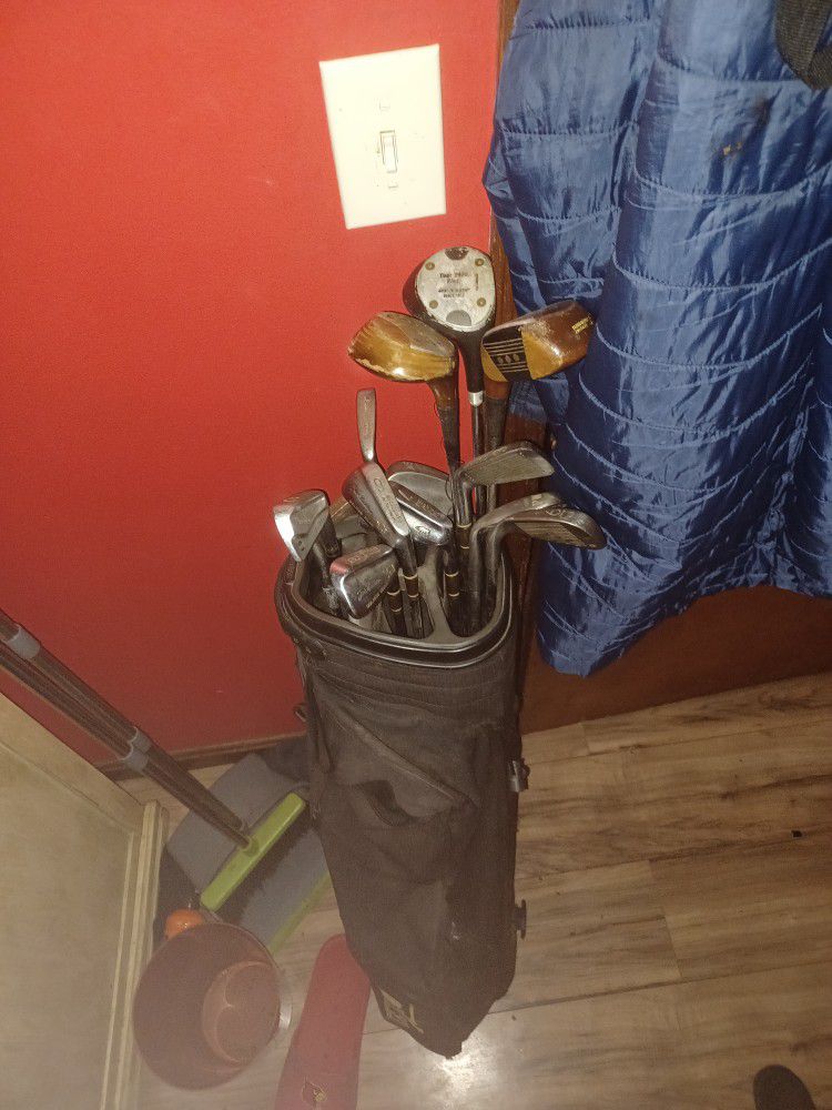 13 Right Handed Golf Clubs  Will Negotiate Price