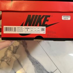 Woman’s Air Jordan 1 Retro High OG NEW