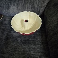 This is a vintage Nordic Ware Bundt pan.