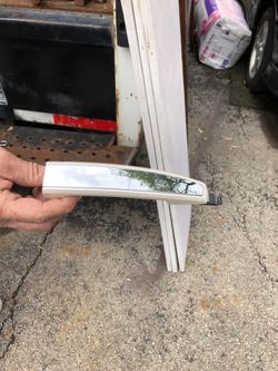 2013 Malibu ltz right side door handle w/ window glass and switch