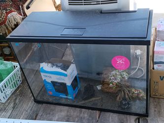 Fish tank and lid with light and rocks
