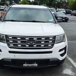 2017 Ford explorer ( Hablo español )
