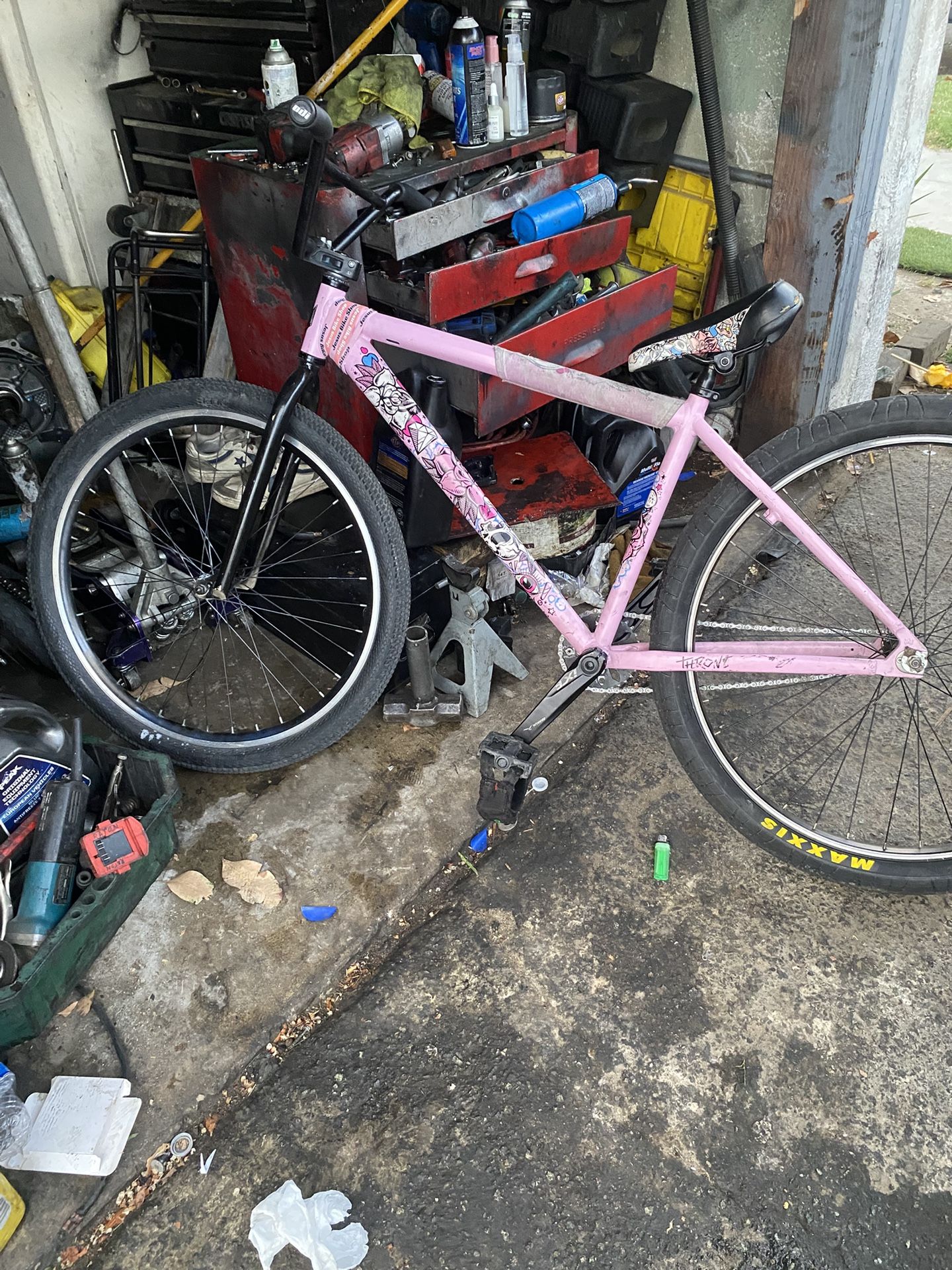 Throne Pink Chad Just Throw Offers