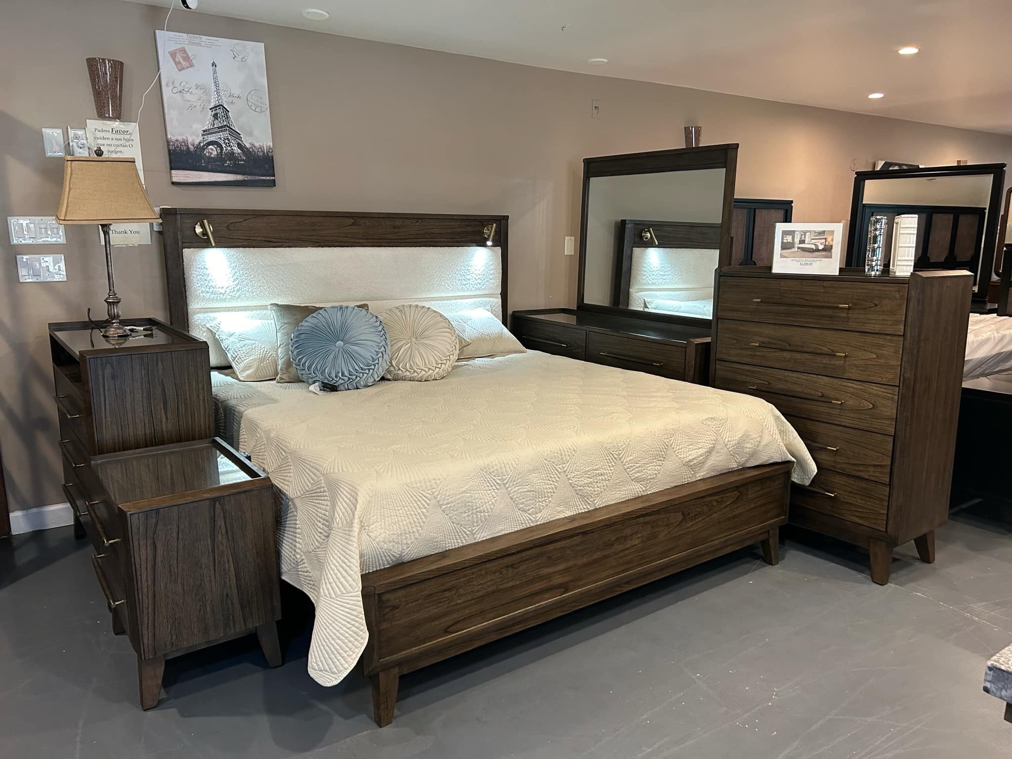 New FLOOR SAMPLE King Bedroom Set