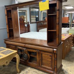Dresser 