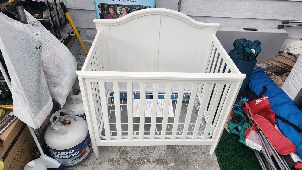 Baily Mini Baby Crib