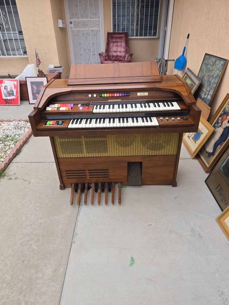 Kinball Organ Swinger 800
