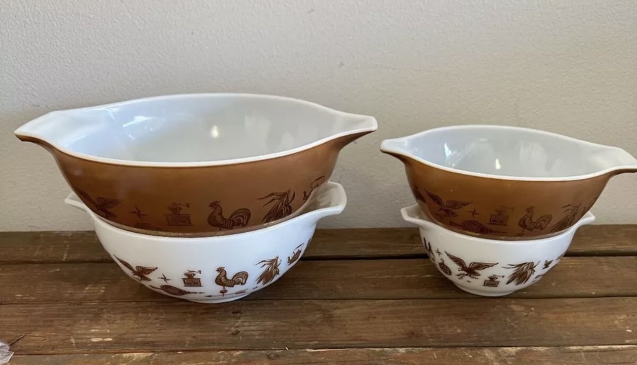 Vintage Pyrex Mixing Bowl Set