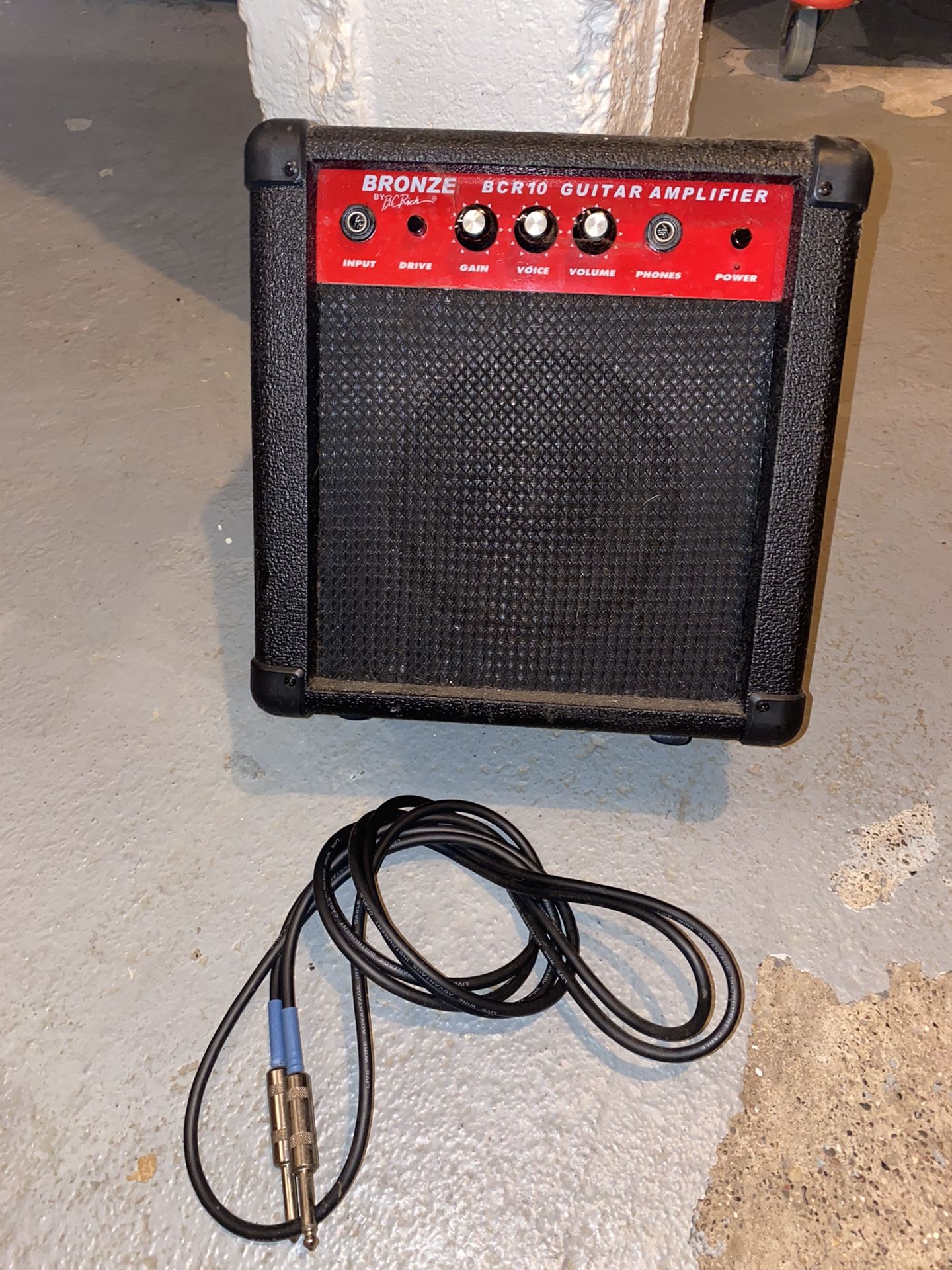 BC Rich 10” guitar amp w/ cable