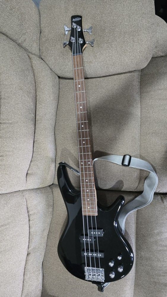 Ibanez GSR200 W/ Case And Portable Stand