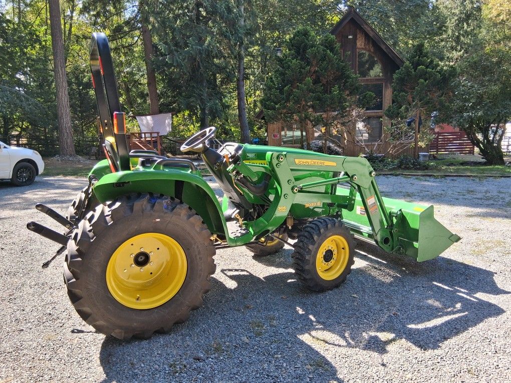 John Deer 3032E