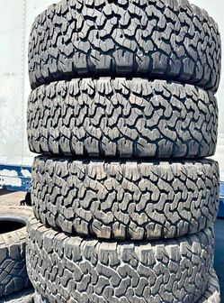 245 75 17 Bfgoodrich ko2 tires Con 80% de Vida Las 4