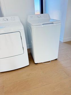 Frigidaire washer and dryer set