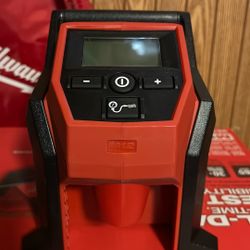 Milwaukee M12 Compact Inflator 