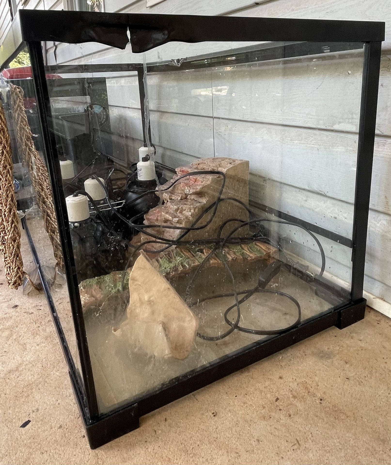 TERRARIUM TANK