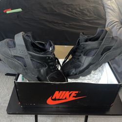 Nike Huarache (All Black) Size 12