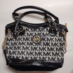 Imitation Michael Kors Xl Shoulder Bag. Grey/Black