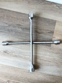 4-Way Cross Lug Wrench / Tire Iron