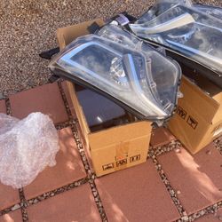 Headlight Pair - Toyota Rav 4 2017 Pen